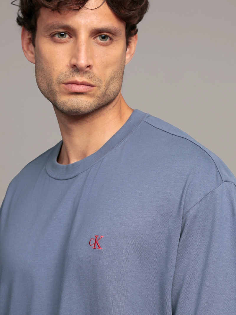 POLERA RELAXED CON MONOGRAMA ARCHIVE - 5