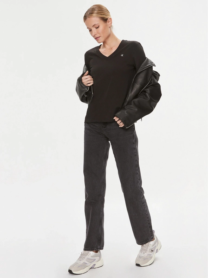 POLERA CK EMBRO BADGE V-NECK - 2