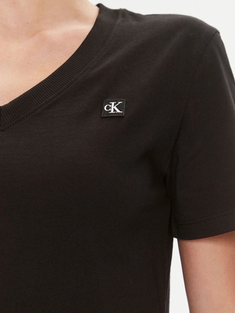 POLERA CK EMBRO BADGE V-NECK - 5