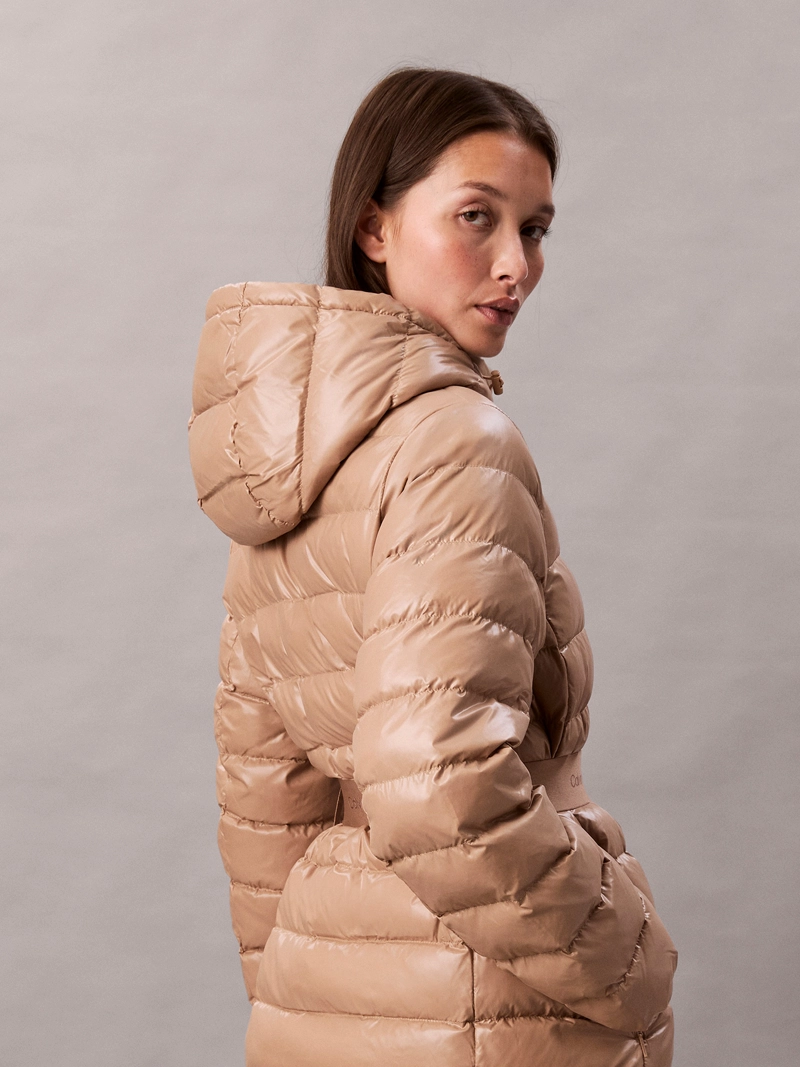 PARKA PUFFER DE PLUMAS LIGERA CON CINTURON - 4