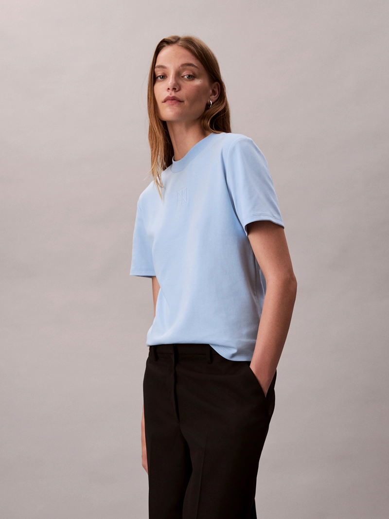POLERA INTERLOCK CON EMBLEMA CK - 4