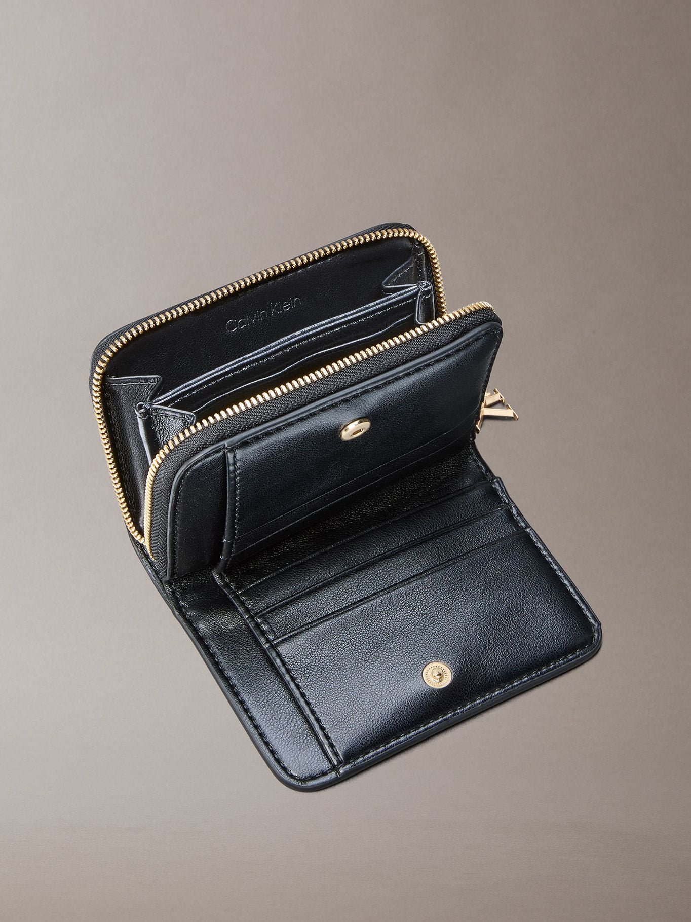 BILLETERA MEDIANA DE CUERO - 3