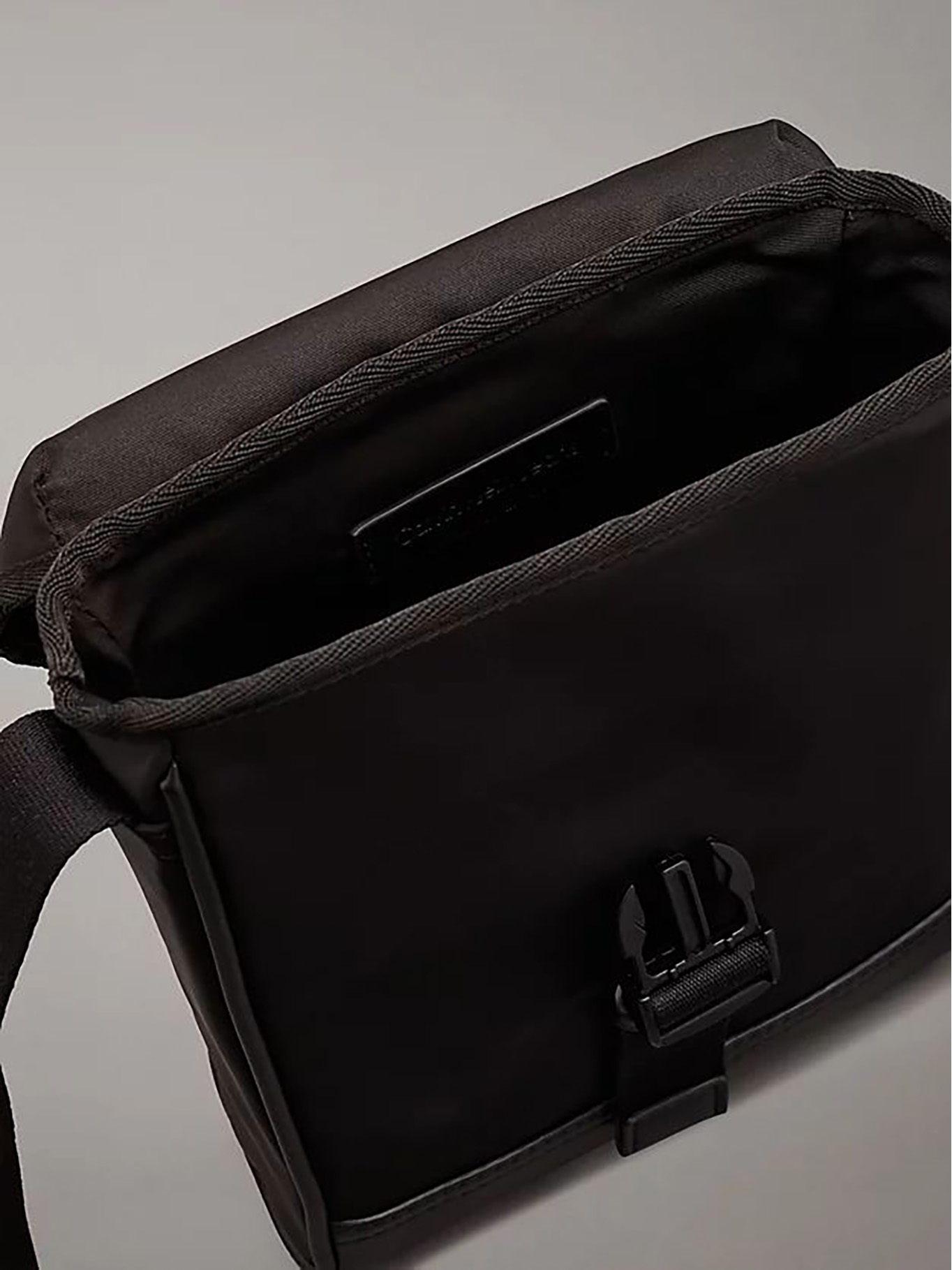 BOLSO REPORTER CON SOLAPA Y CIERRE RAPIDO - 3