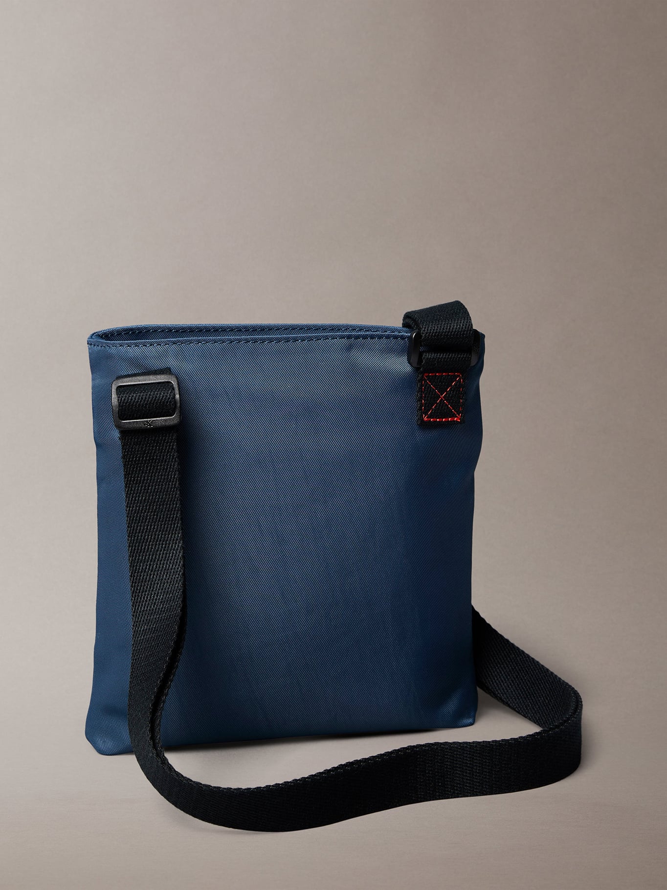 BOLSO PLANO DE NAILON CON MONOGRAMA - 2