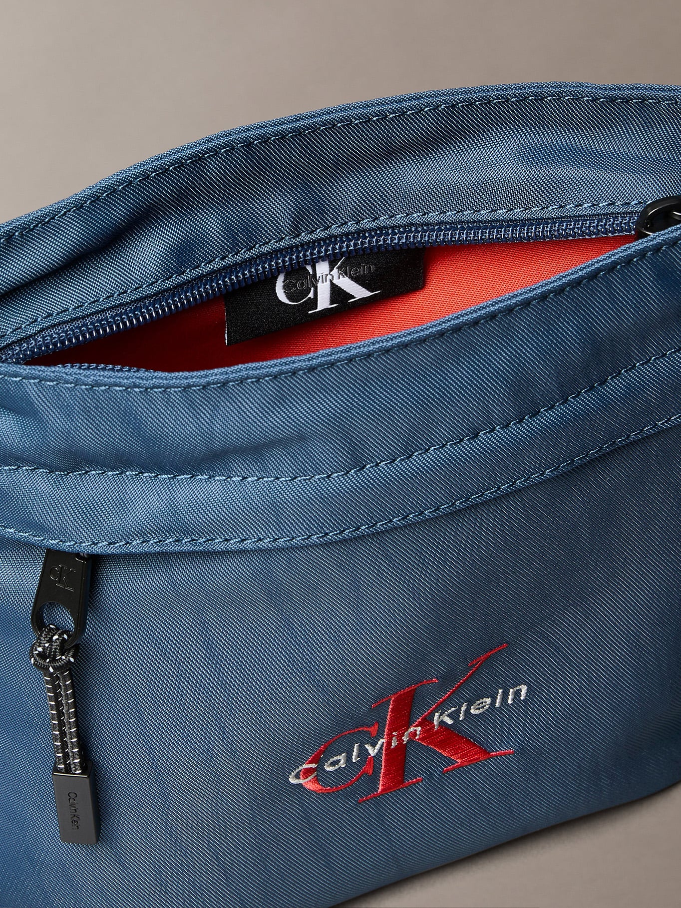 BOLSO PLANO DE NAILON CON MONOGRAMA - 3