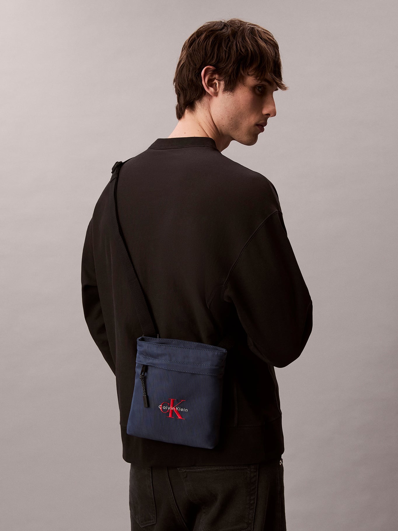 BOLSO PLANO DE NAILON CON MONOGRAMA - 5