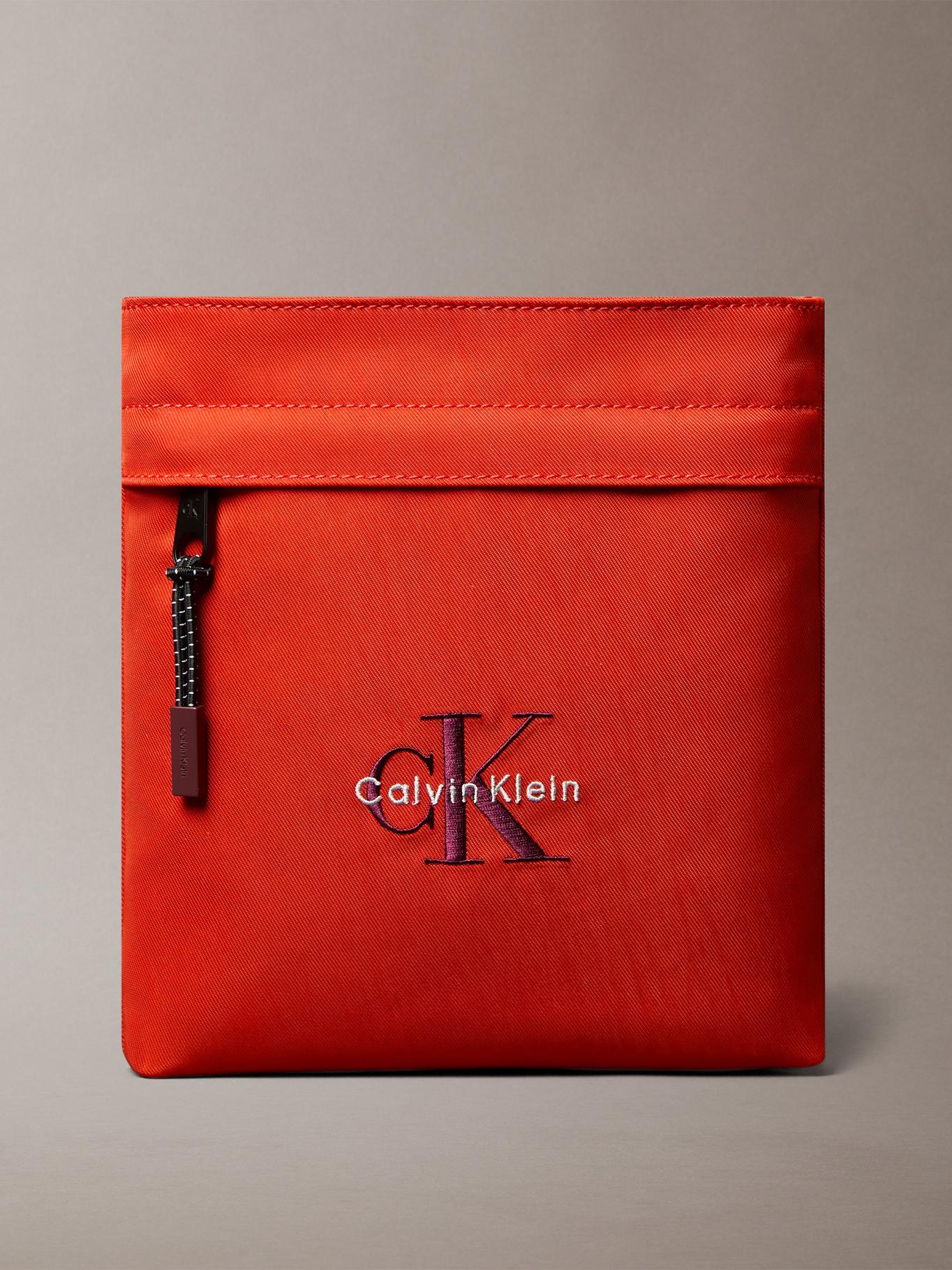 BOLSO PLANO DE NAILON CON MONOGRAMA - 1