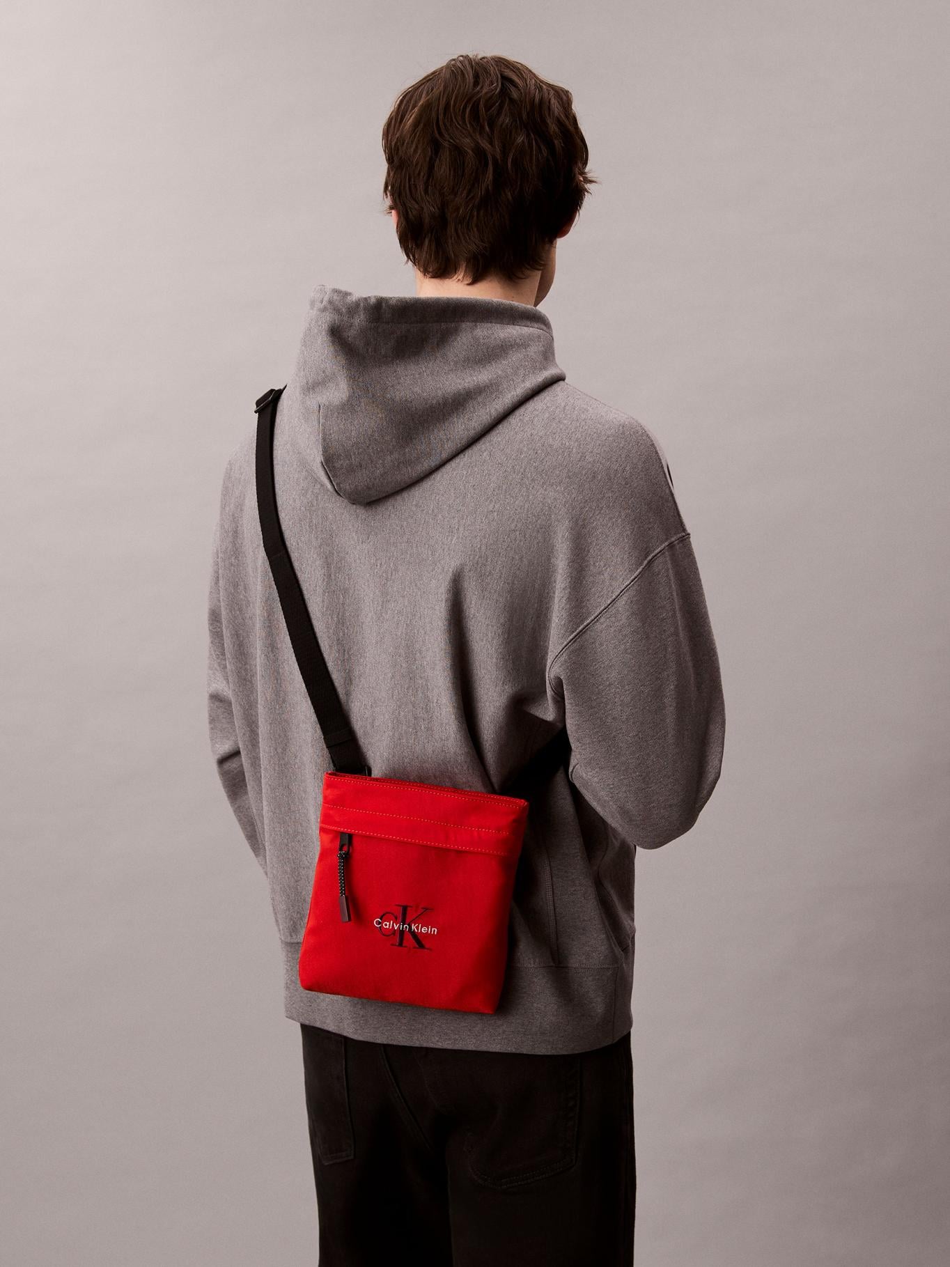 BOLSO PLANO DE NAILON CON MONOGRAMA - 5