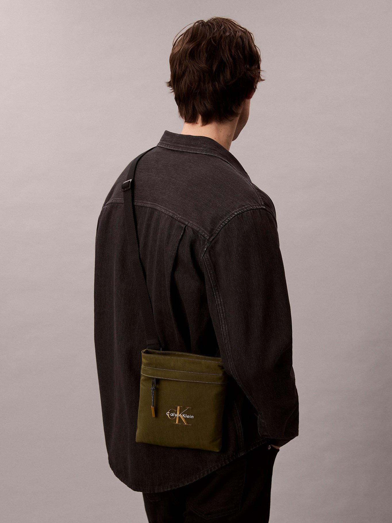 BOLSO PLANO DE NAILON CON MONOGRAMA - 5