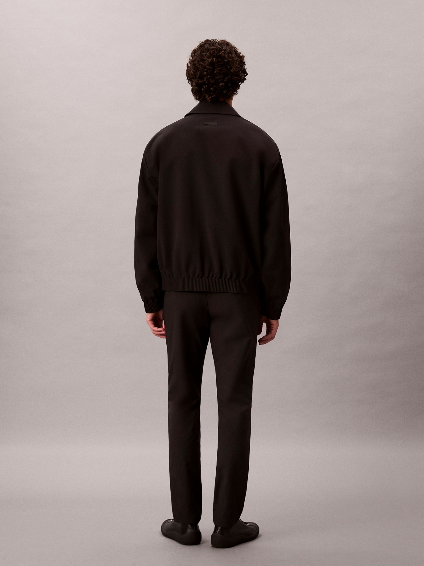 PANTALON DE CORTE SLIM EN TEJIDO TE CNICO ELASTICO - 2
