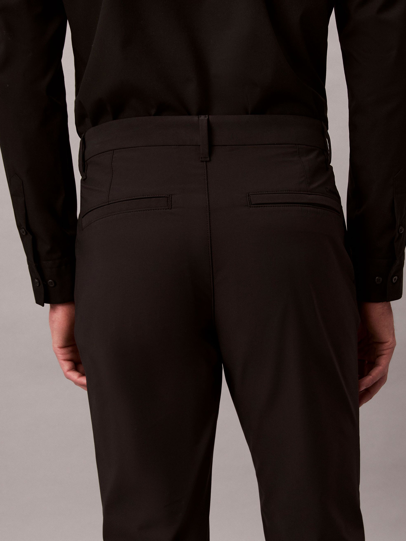 PANTALON DE CORTE SLIM EN TEJIDO TE CNICO ELASTICO - 3