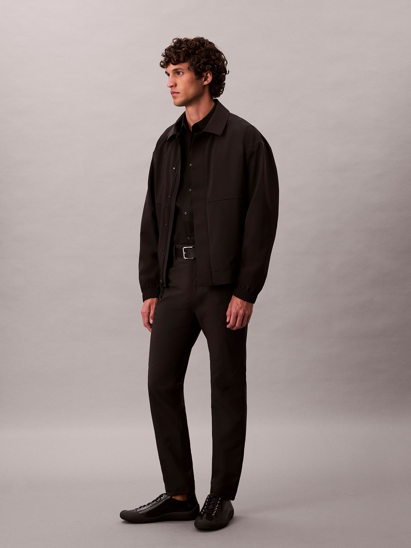 PANTALON DE CORTE SLIM EN TEJIDO TE CNICO ELASTICO - 4