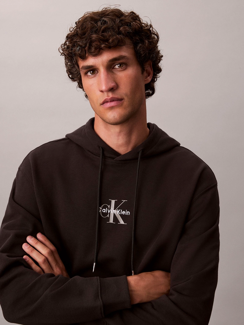 POLERON CON GORRO Y LOGO - 6