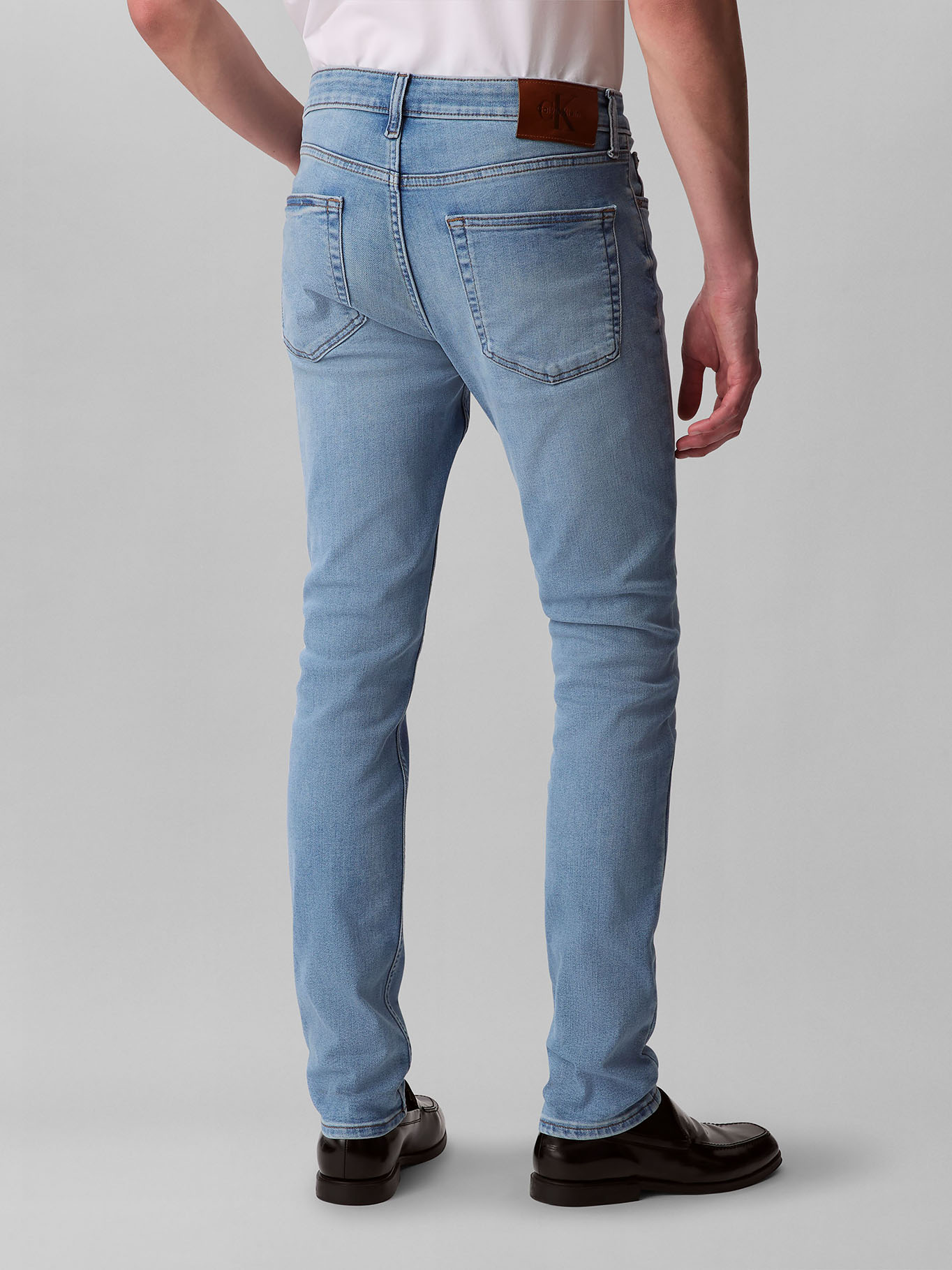 JEANS SKINNY ARROW CON EFECTO DESGASTADO - 2