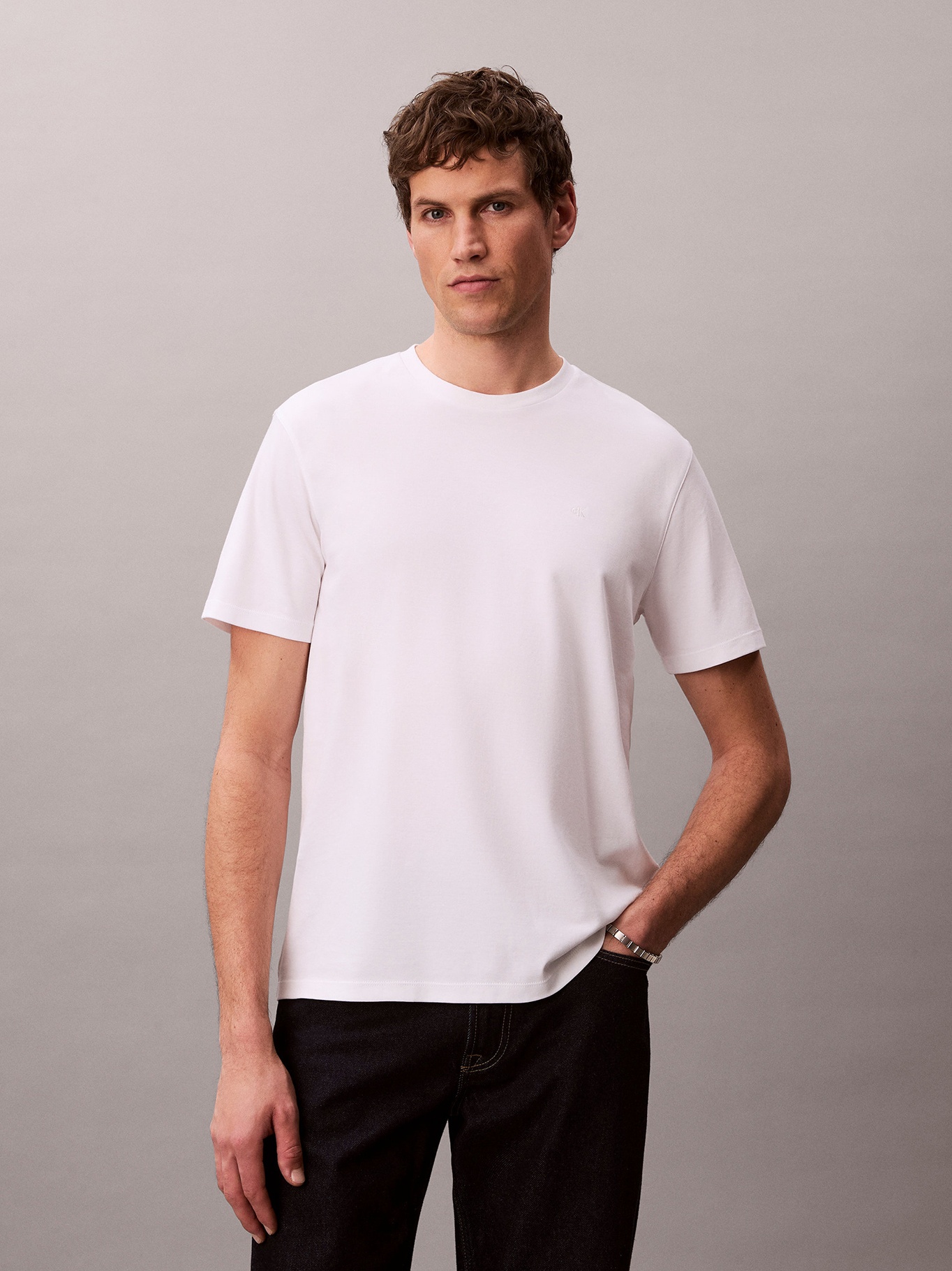 POLERA DE ALGODON SUPIMA CON LOGO BORDADO - 1
