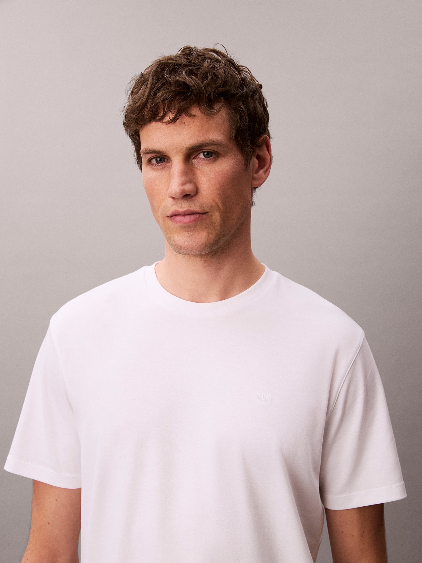 POLERA DE ALGODON SUPIMA CON LOGO BORDADO - 4