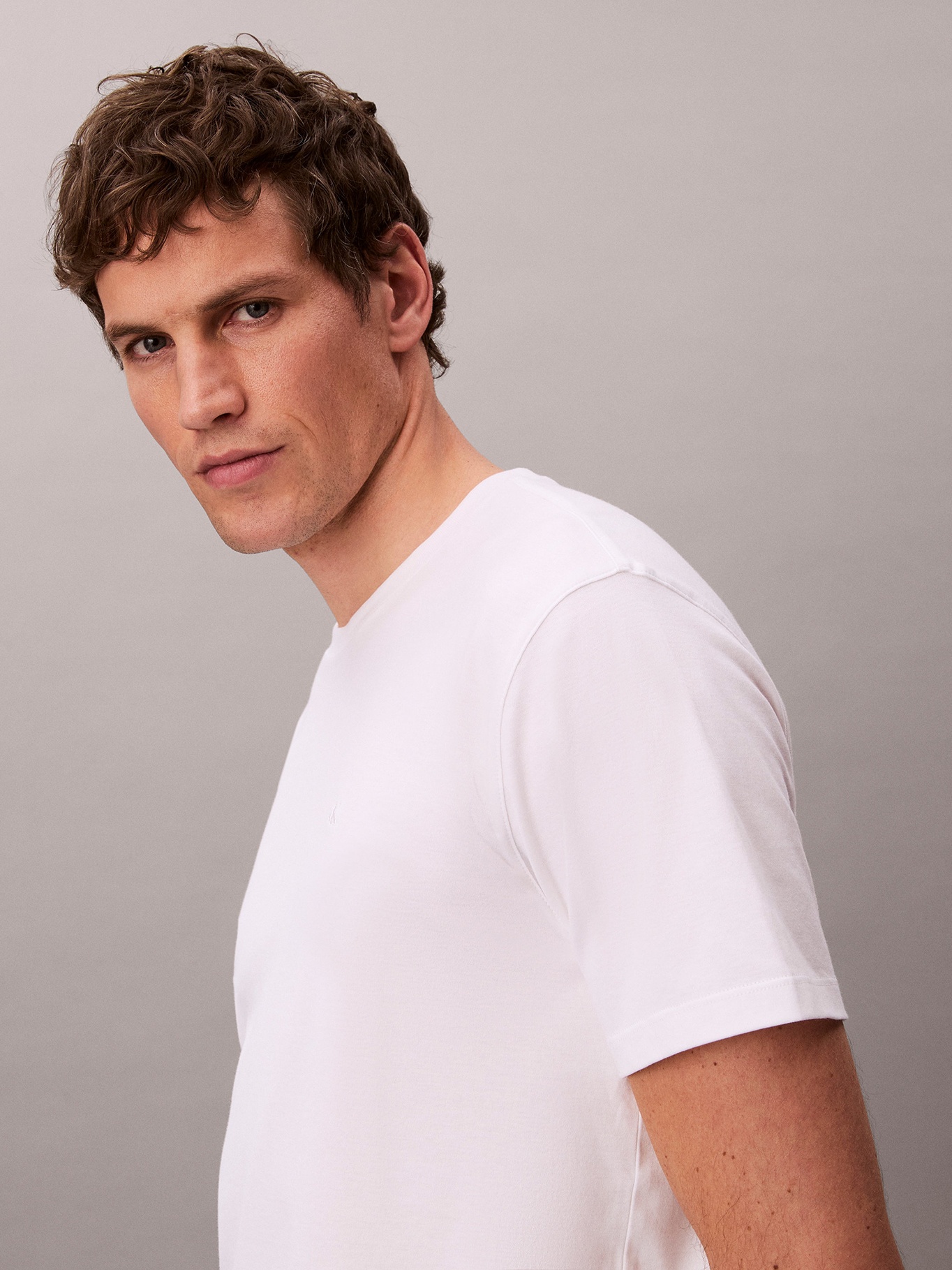 POLERA DE ALGODON SUPIMA CON LOGO BORDADO - 5