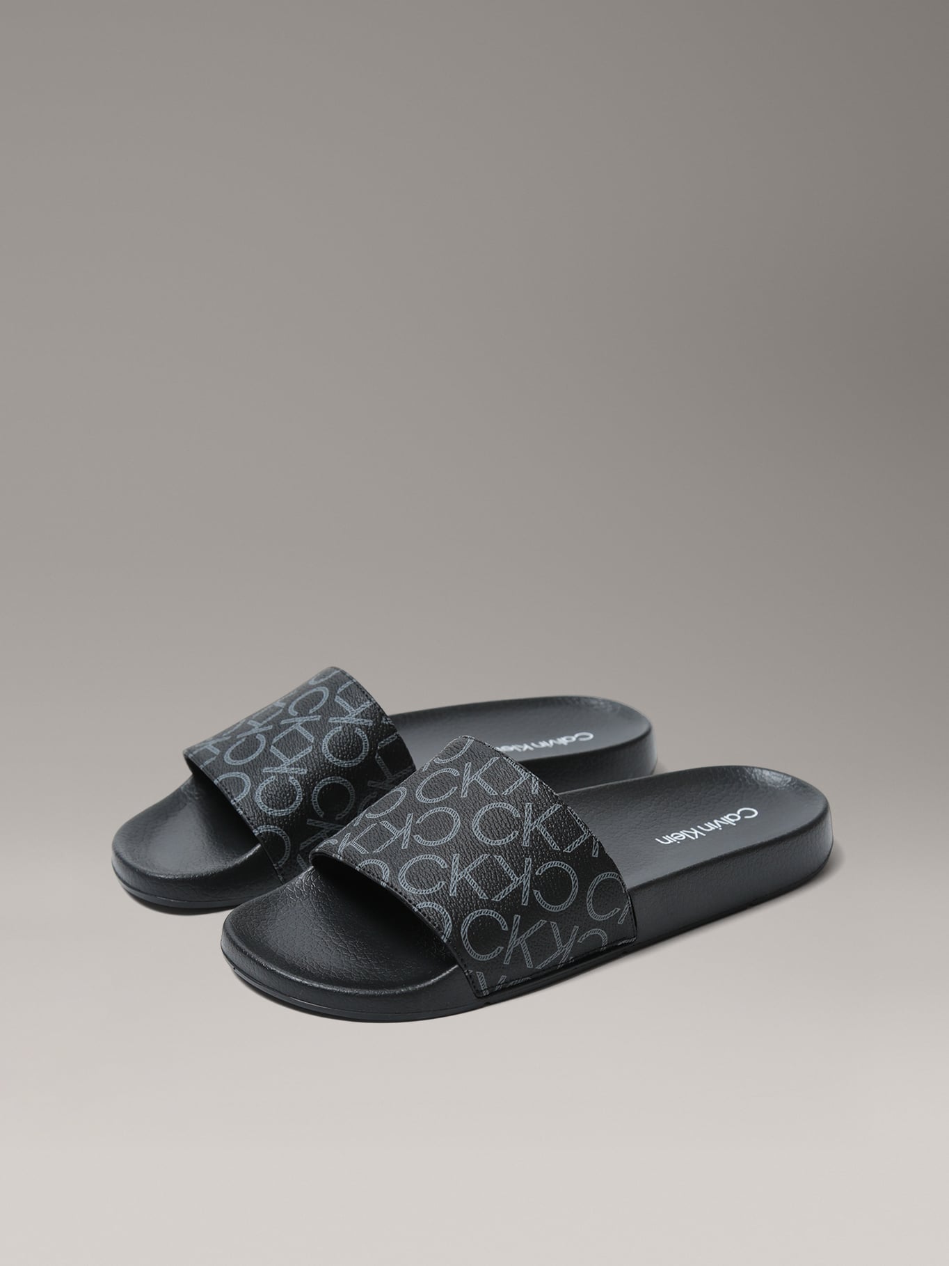 SANDALIAS CON ESTAMPADO DE MONOGRAMA - 1
