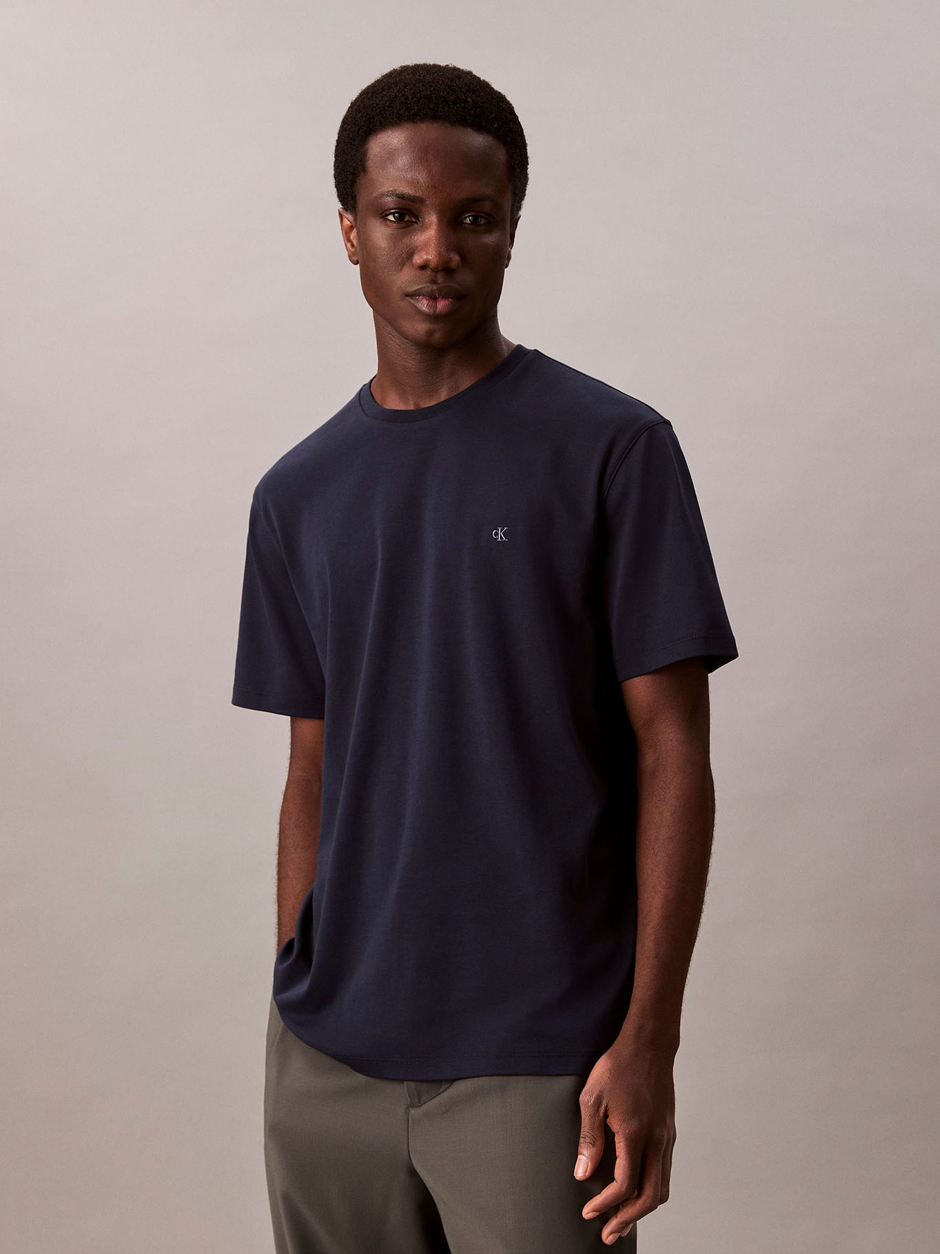 POLERA DE ALGODON SUPIMA CON LOGO BORDADO - 1
