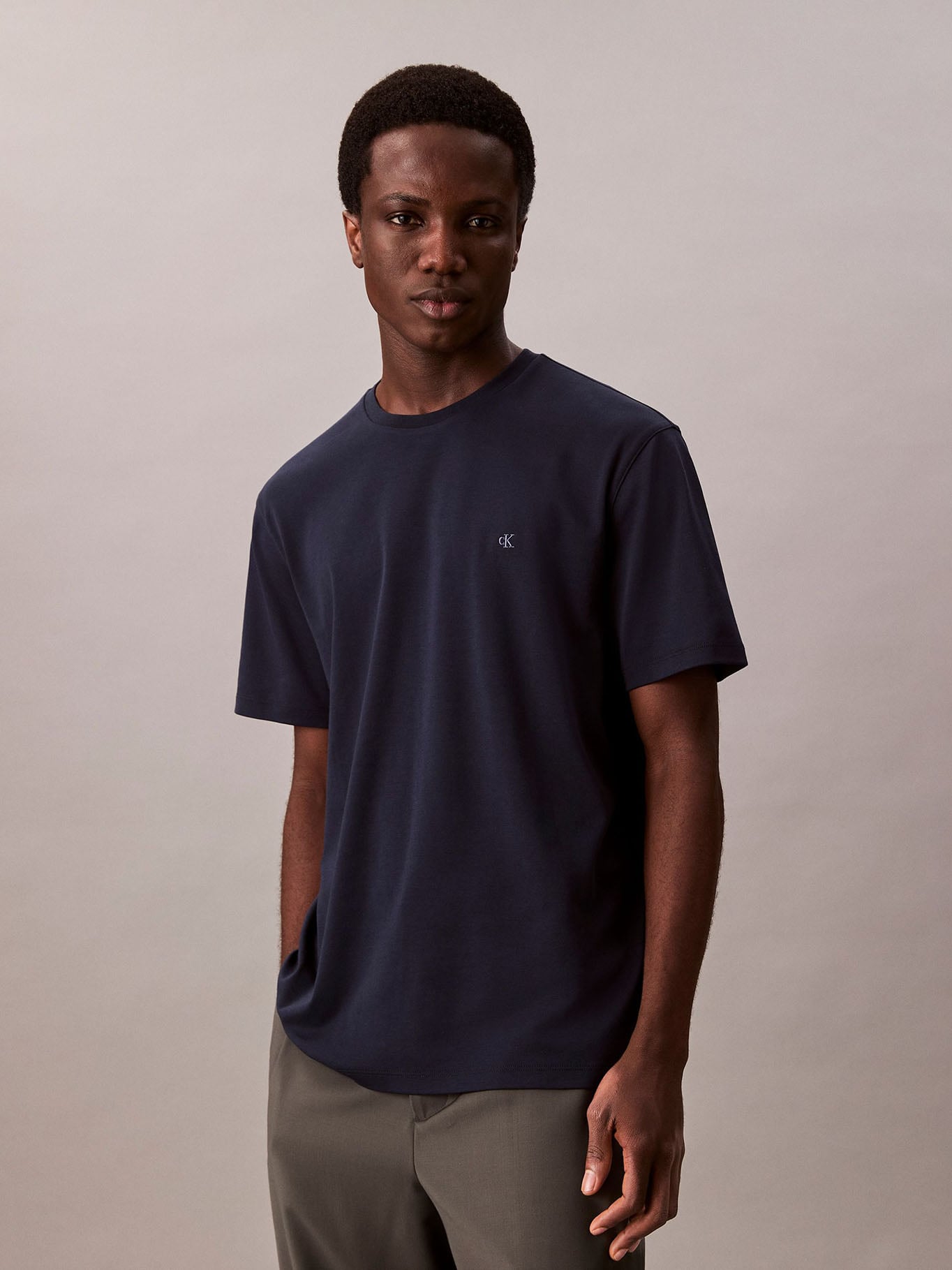 POLERA DE ALGODON SUPIMA CON LOGO BORDADO - 1