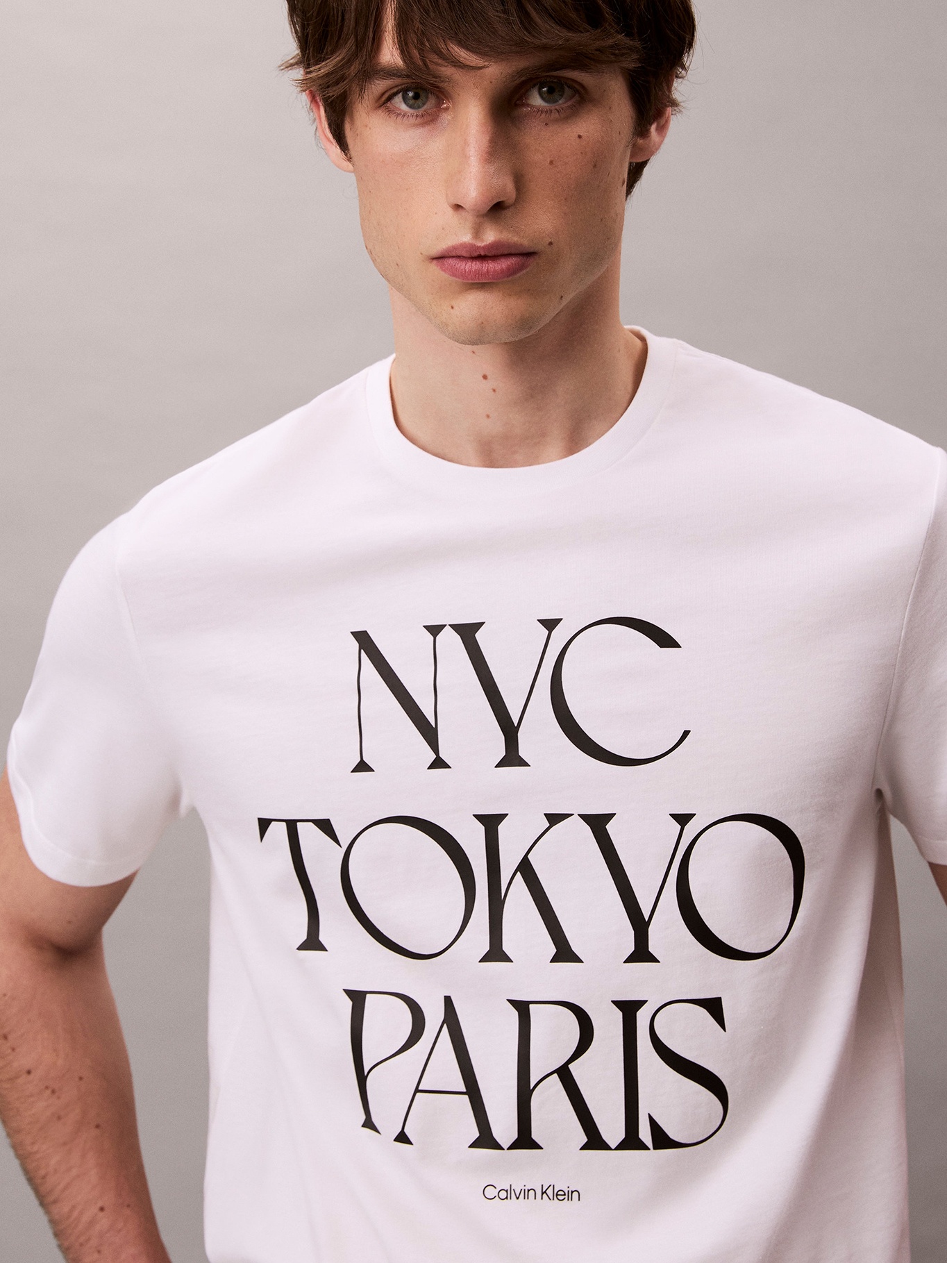 POLERA CON GRAFICO FLAGSHIP CITY - 6