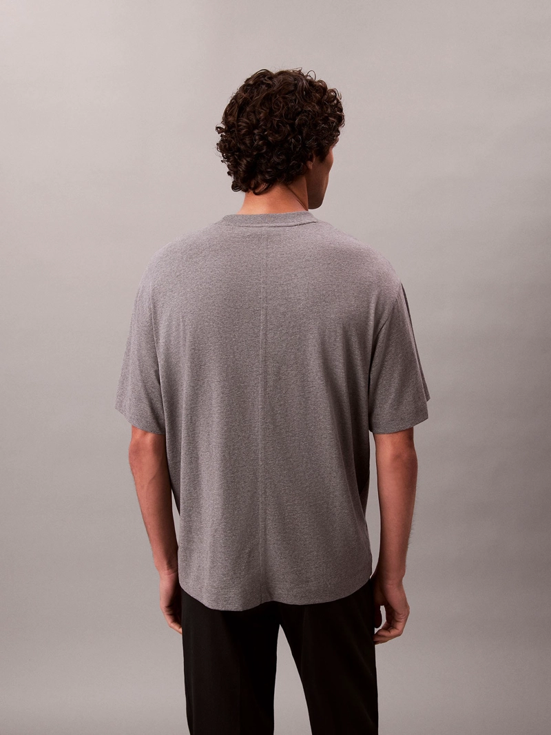 POLERA CON PARCHE DE EMBLEMA CK - 3