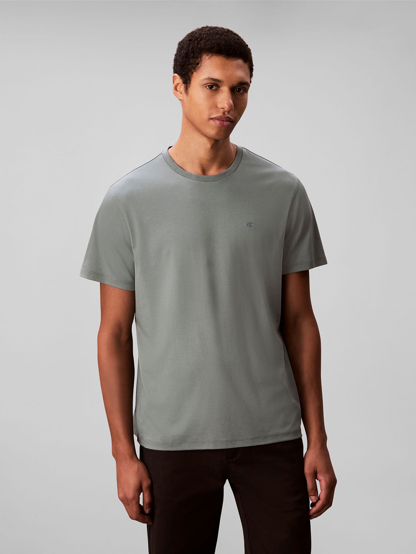 POLERA DE ALGODON SUPIMA CON LOGO BORDADO - 1