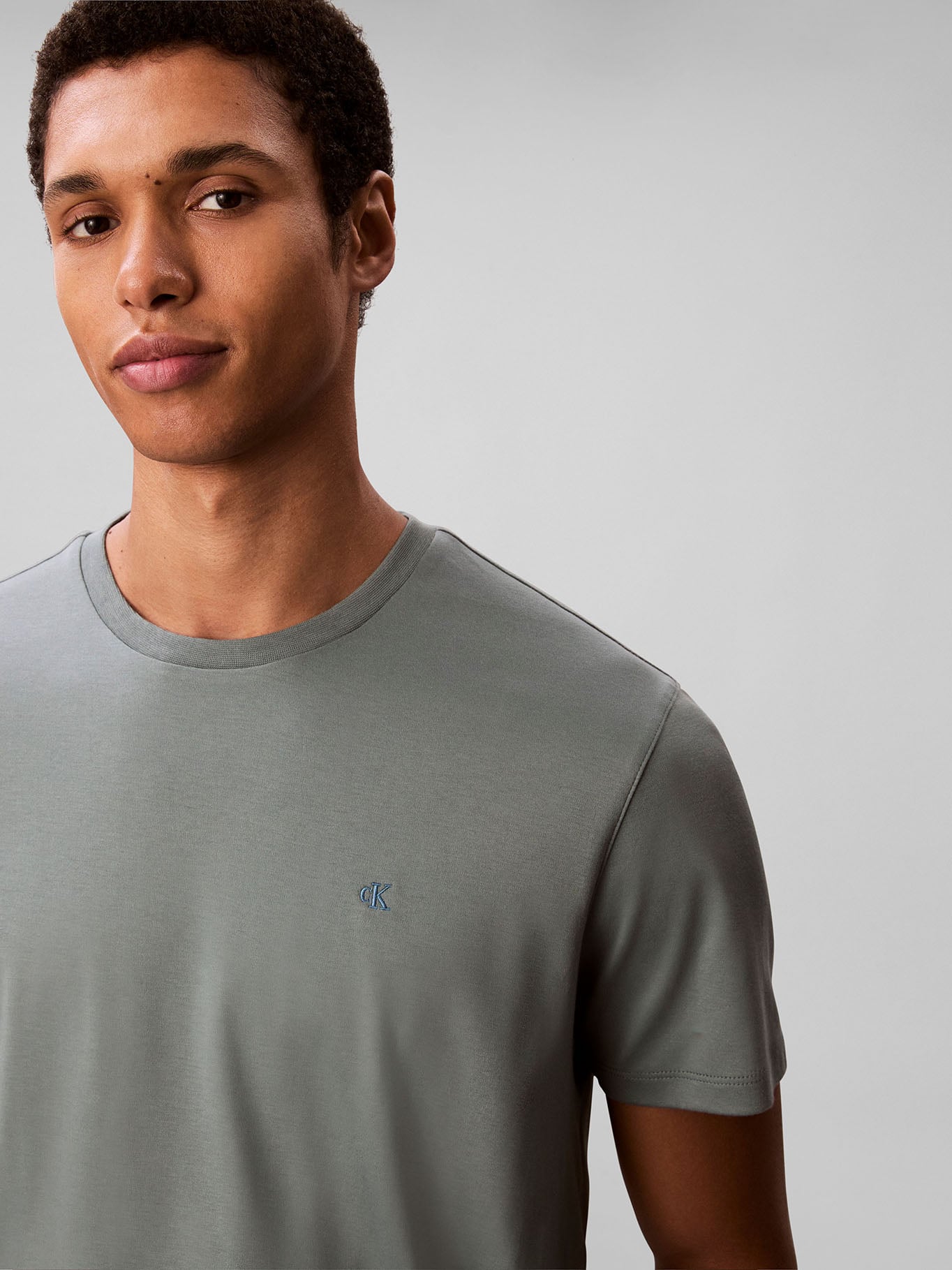 POLERA DE ALGODON SUPIMA CON LOGO BORDADO - 4