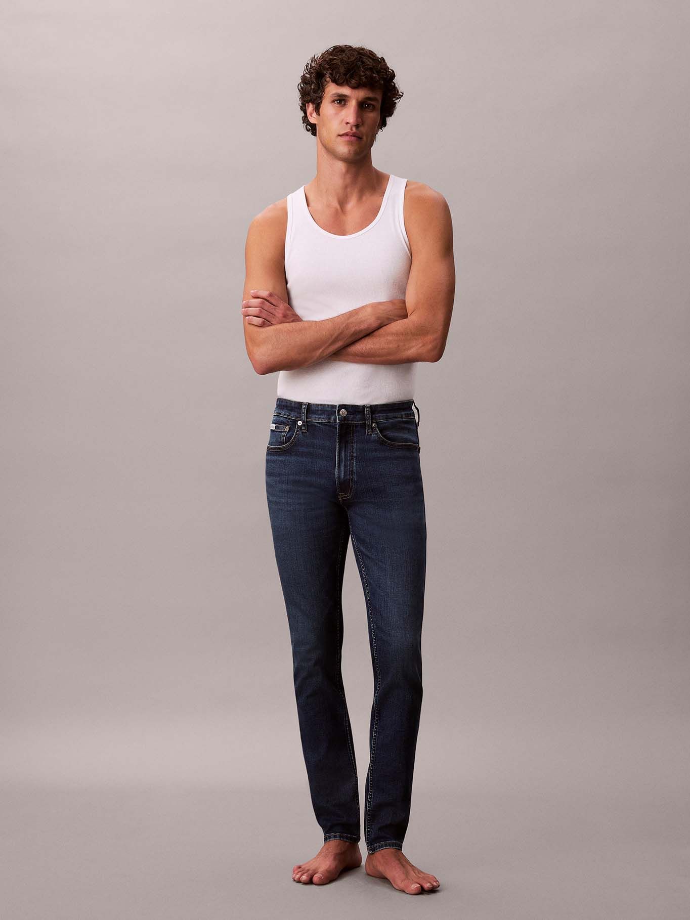 JEANS SKINNY CON ACABADO SATINADO - 1