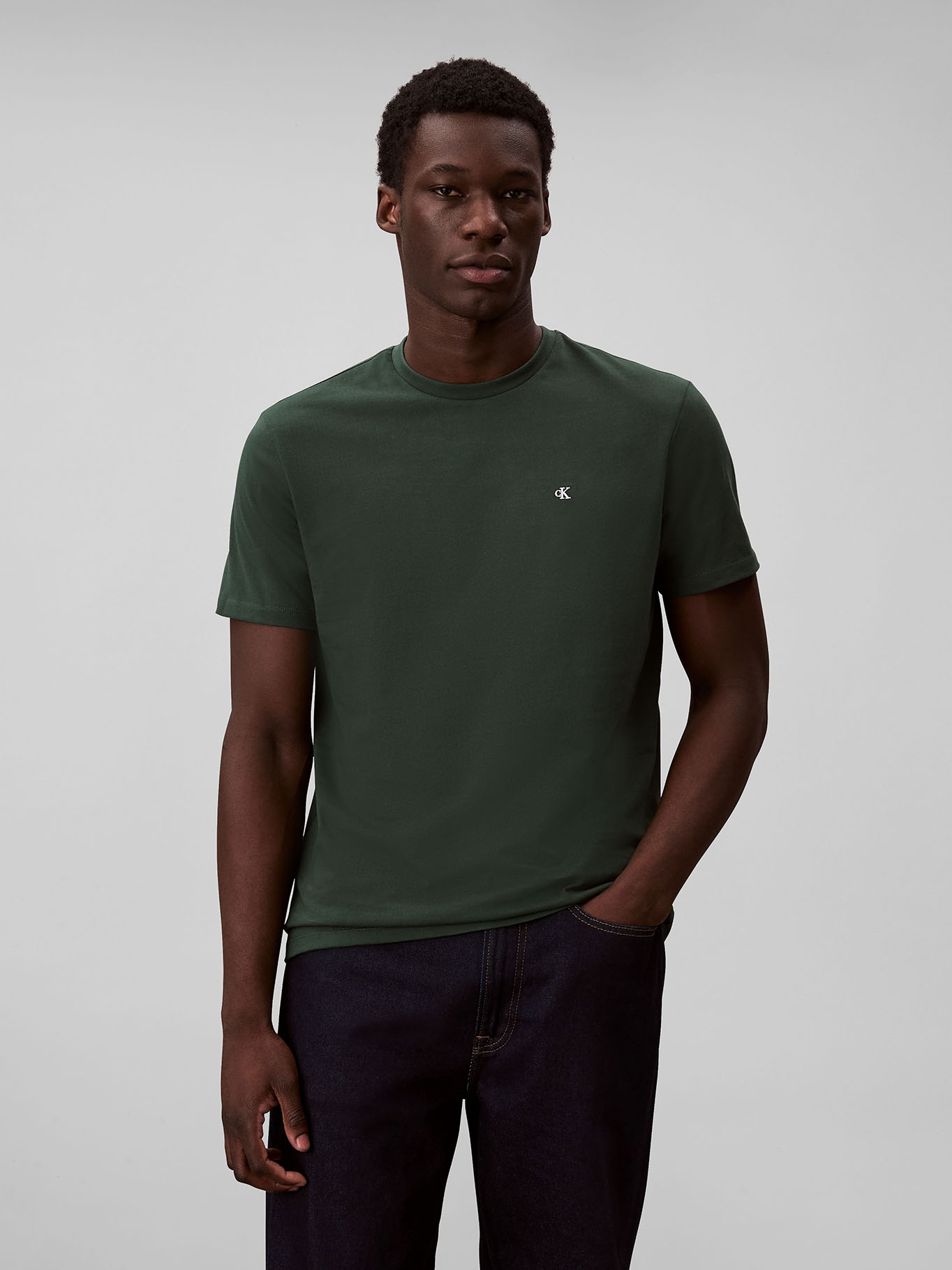 POLERA CLASICA CON MONOGRAMA - 1