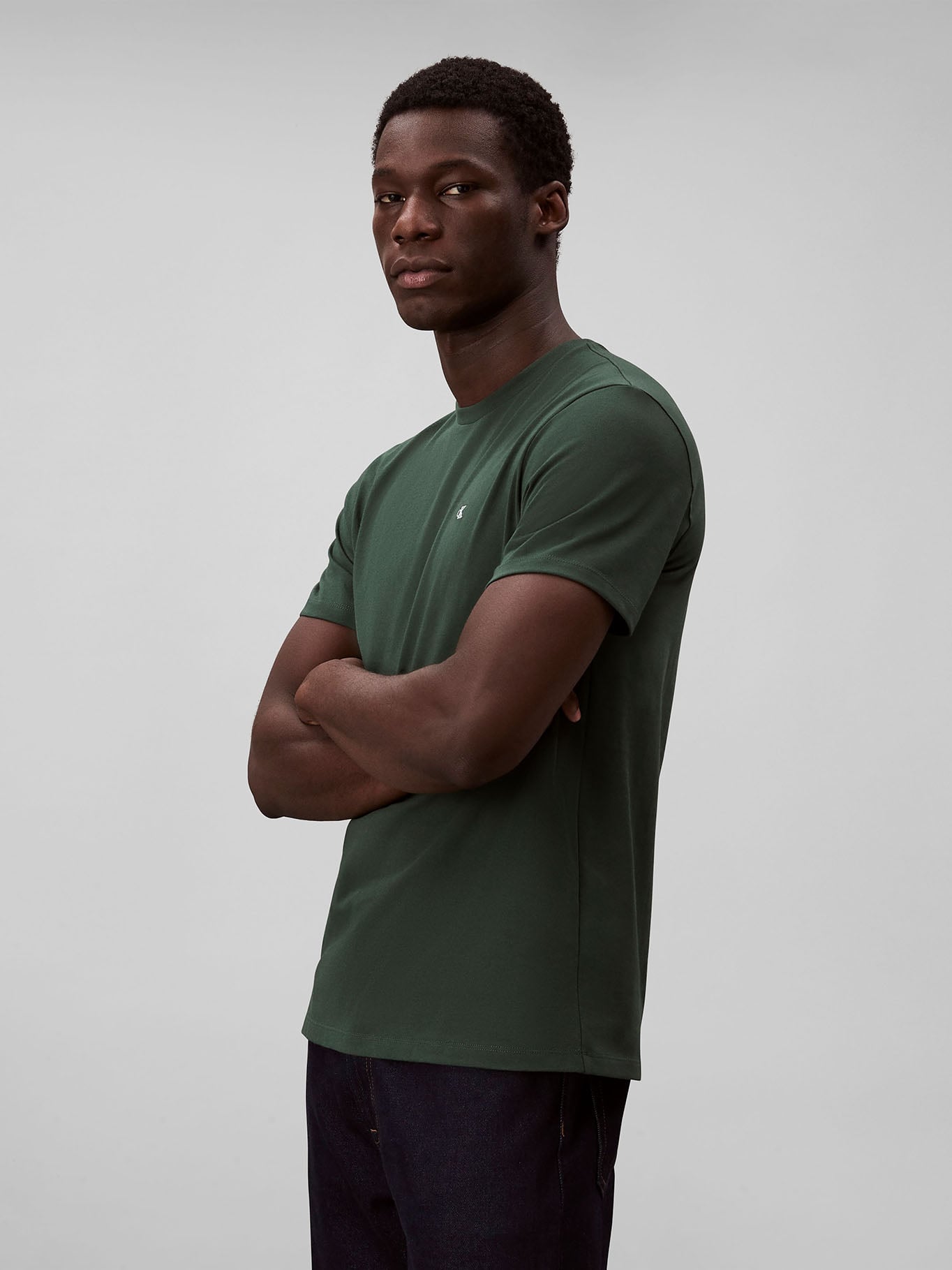 POLERA CLASICA CON MONOGRAMA - 4