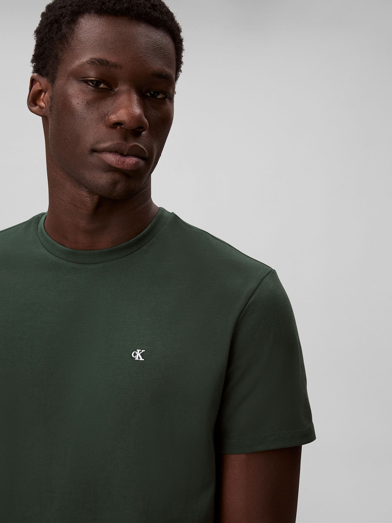 POLERA CLASICA CON MONOGRAMA - 5