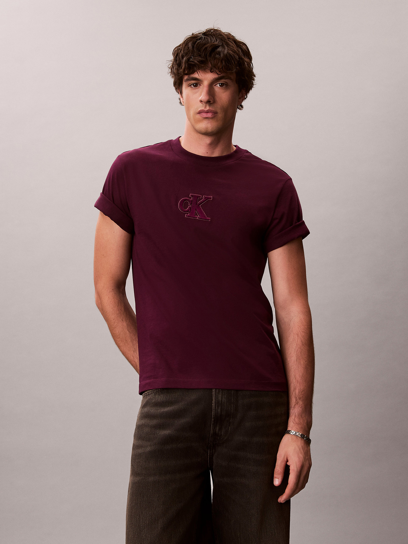 POLERA CON MONOGRAMA ESTAMPADO - 1