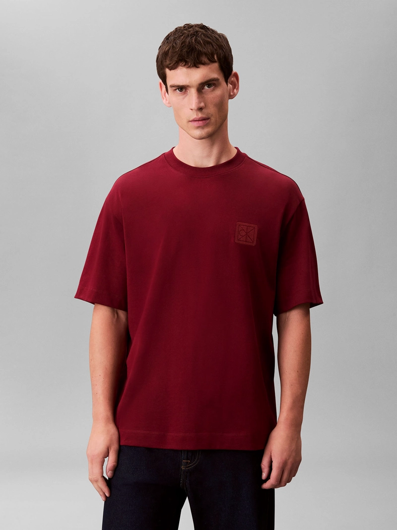 POLERA CON PARCHE DE EMBLEMA CK - 1