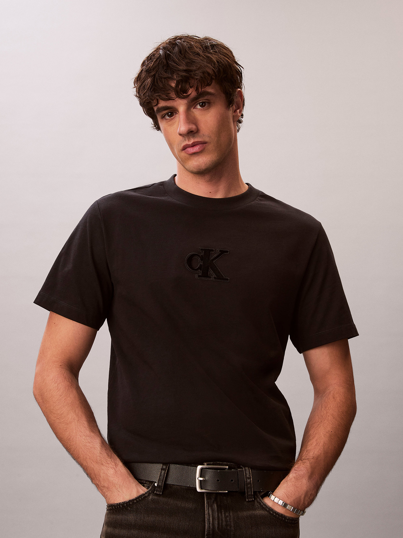 POLERA CON MONOGRAMA ESTAMPADO - 4