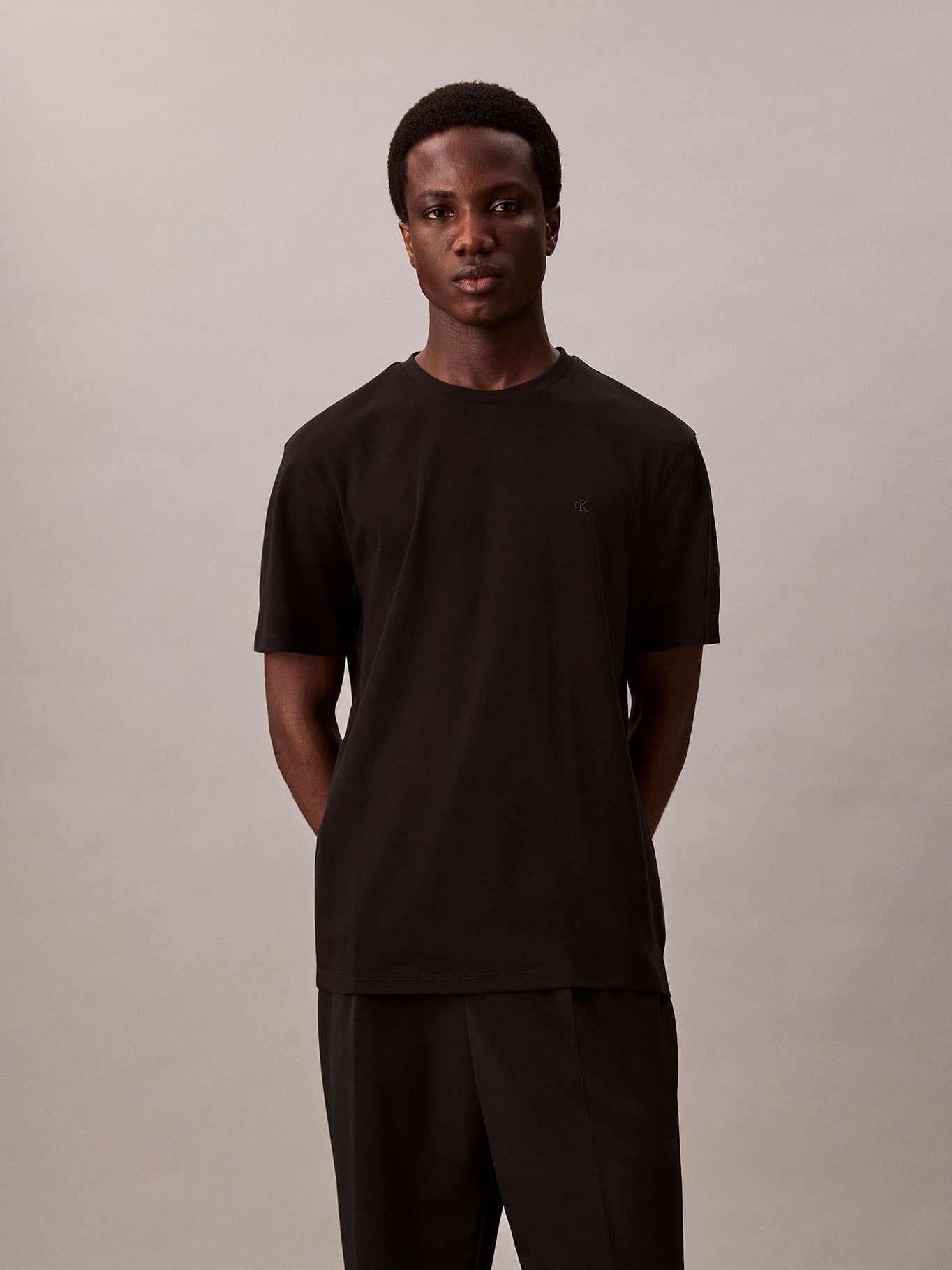 POLERA DE ALGODON SUPIMA CON LOGO BORDADO - 1