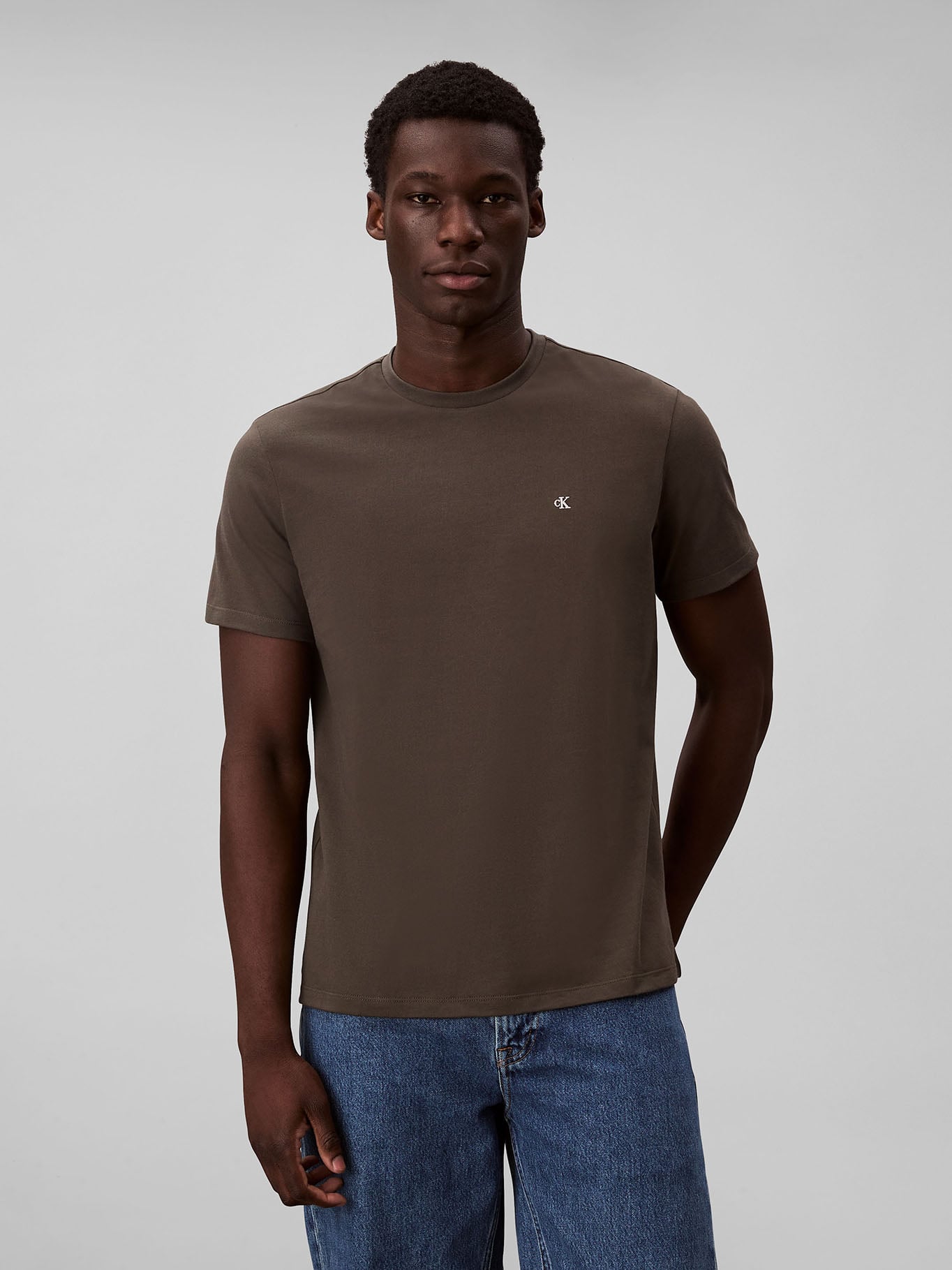 POLERA CLASICA CON MONOGRAMA - 1