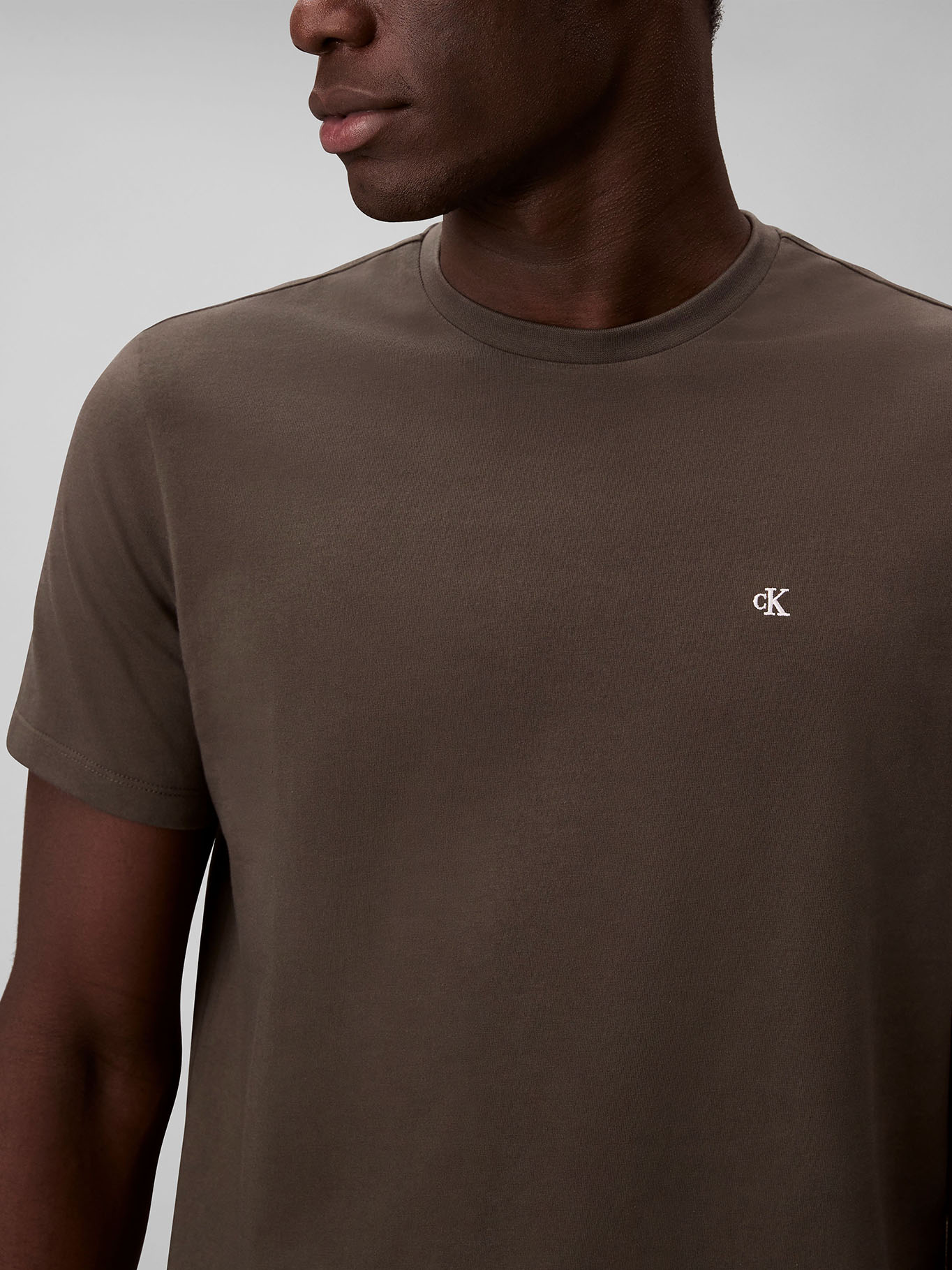 POLERA CLASICA CON MONOGRAMA - 5