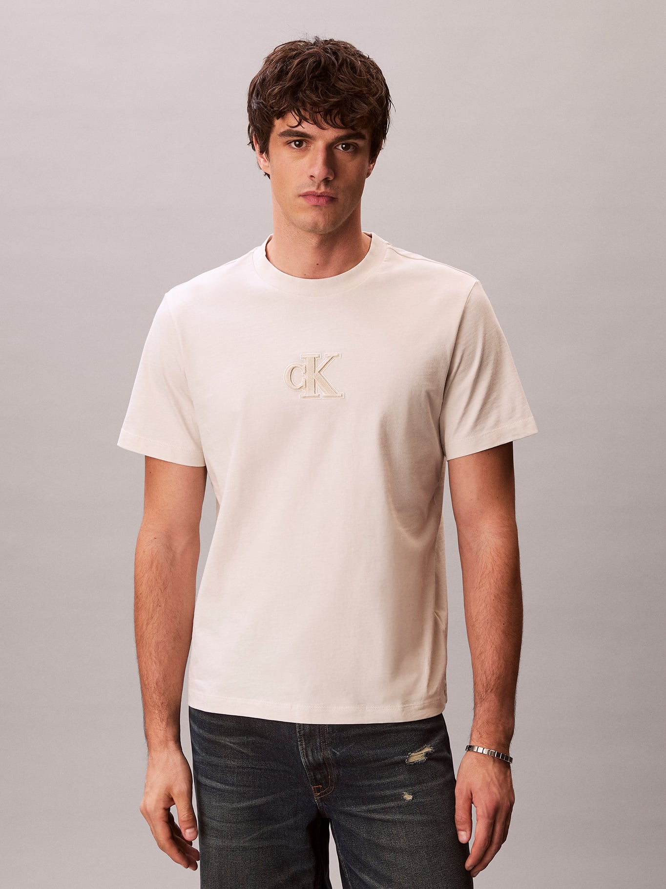 POLERA CON MONOGRAMA ESTAMPADO - 1