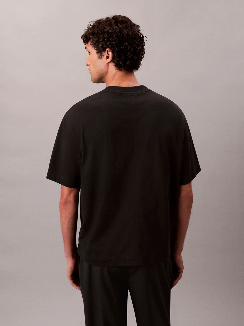 POLERA CON PARCHE DE EMBLEMA CK - 3