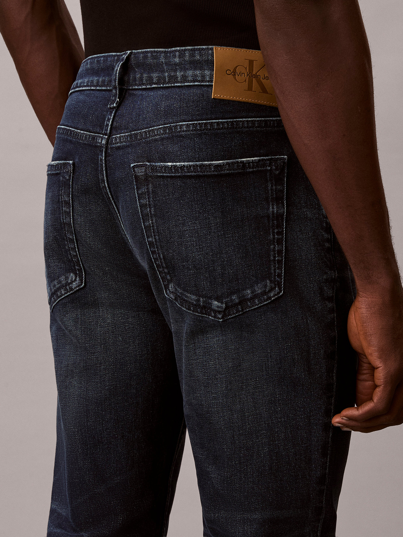 JEANS SLIM CON DETALLES ROTOS EN TONO DEEP DUSK - 6