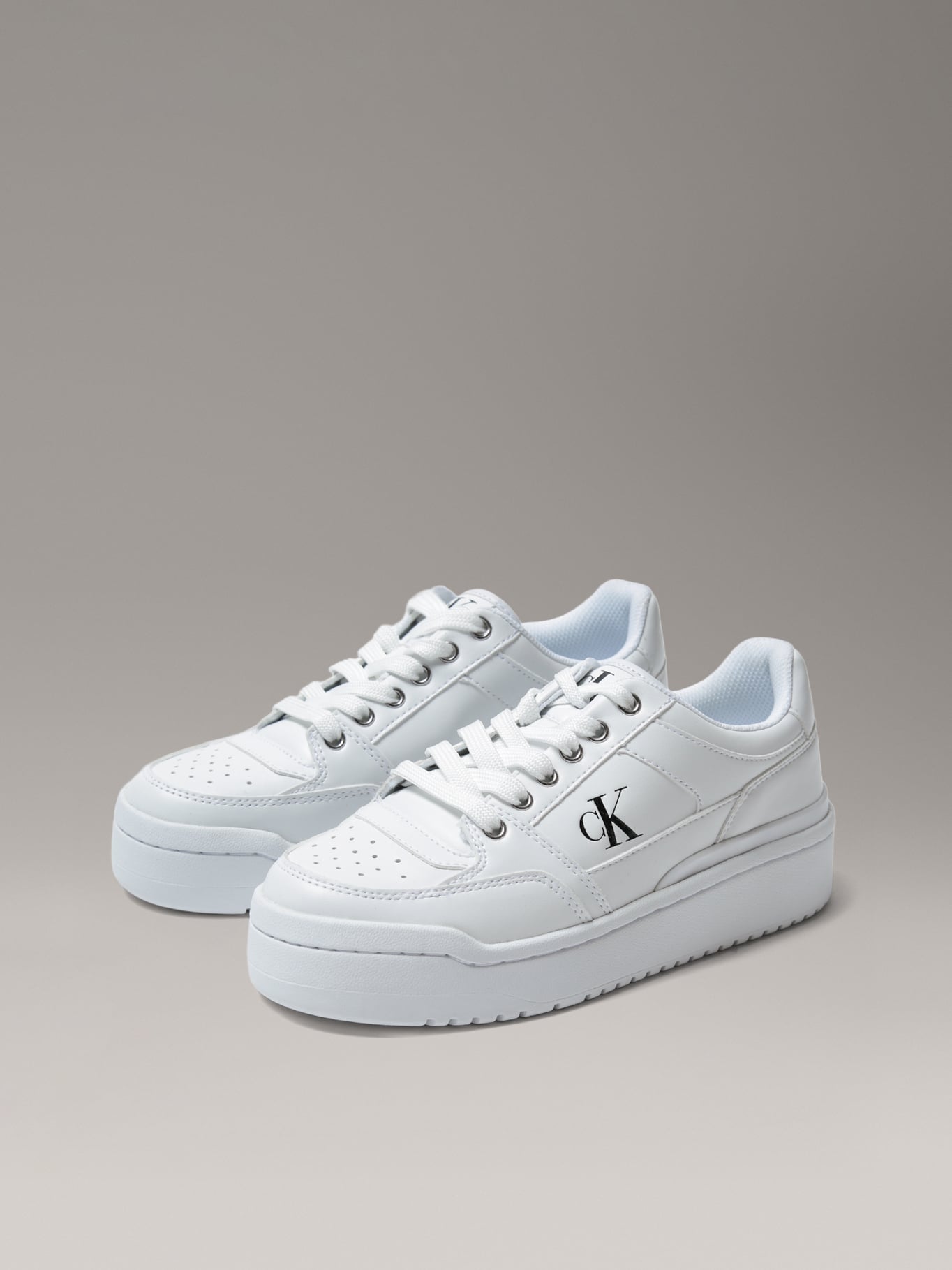 ZAPATILLAS CON SUELA GRUESA ALTA - 1