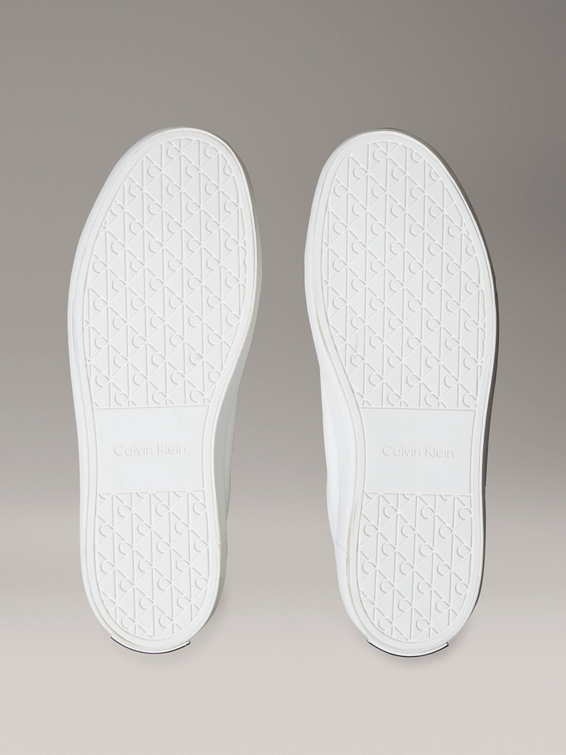 ZAPATILLAS EN CUERO CON DETALLES METALICOS - 4