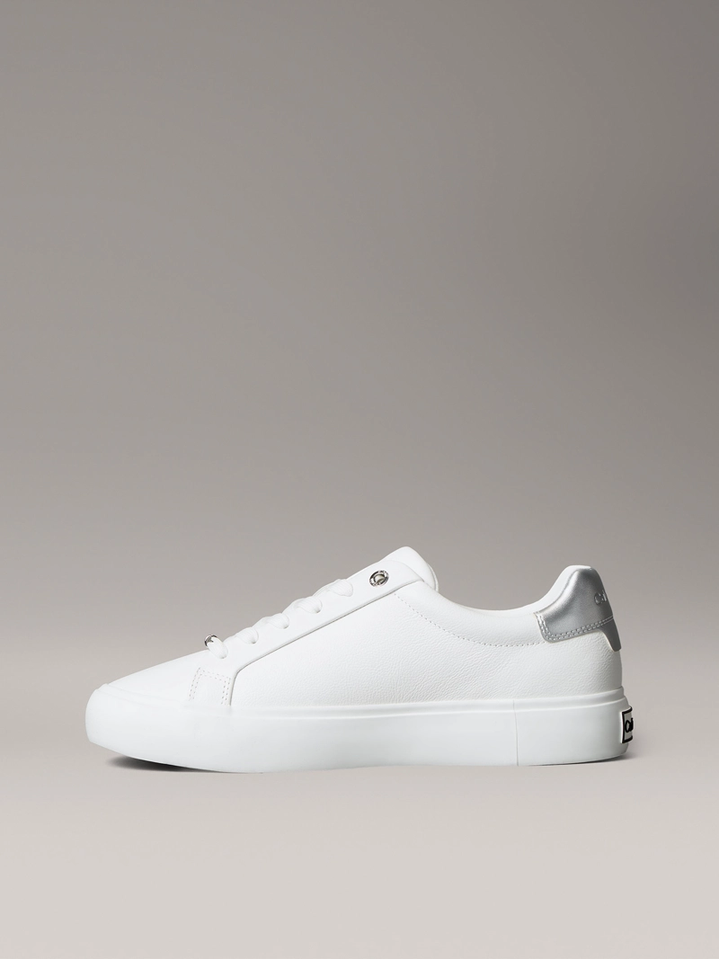 ZAPATILLAS EN CUERO CON DETALLES METALICOS - 6