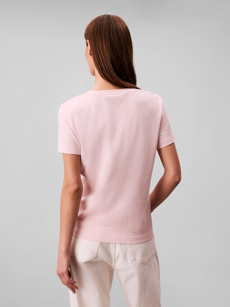 POLERA CON CUELLO EN V Y LOGO ARCHIVE - 3