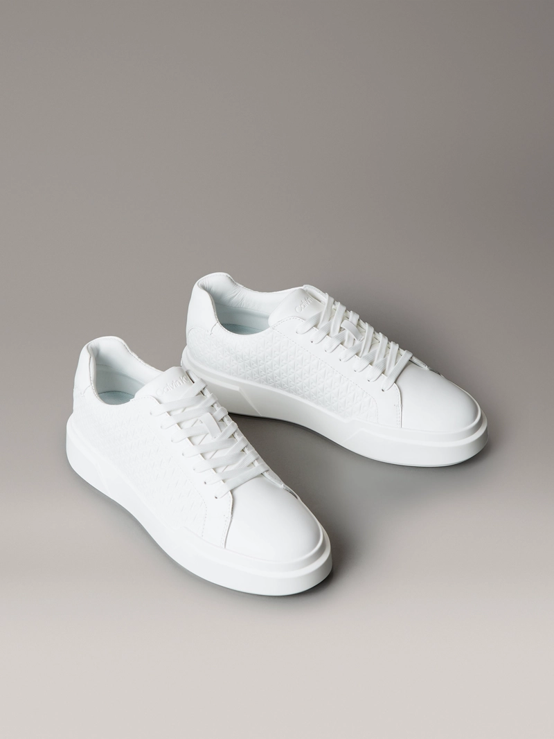 ZAPATILLAS CON ESTAMPADO DE MONOGRAMA EN RELIEVE - 1