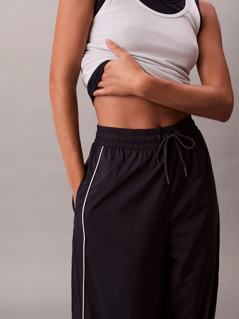 JOGGER TE CNICO CON TEXTURA ARRUGADA - 3