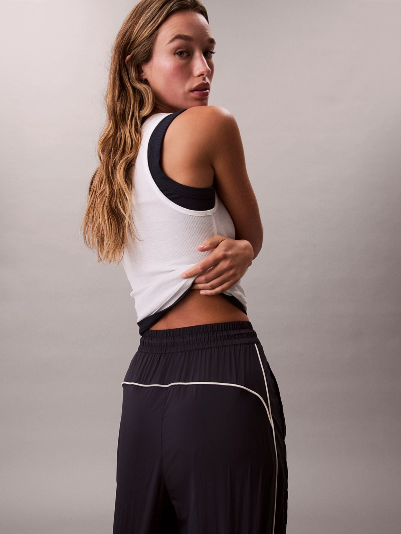 JOGGER TE CNICO CON TEXTURA ARRUGADA - 4