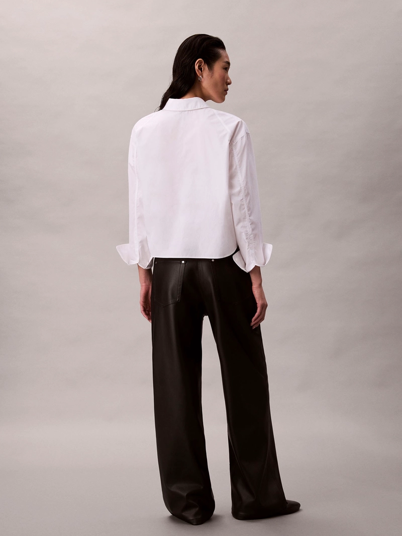 PANTALON CON EFECTO CUERO DE PIERNA ANCHA - 2