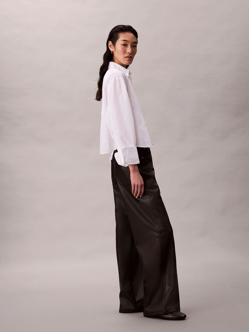 PANTALON CON EFECTO CUERO DE PIERNA ANCHA - 5